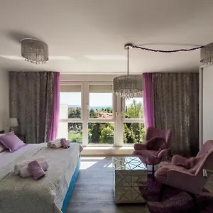 Downtown Luxury Emili Apartment